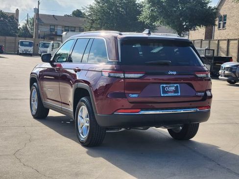 Used 2025 Jeep Grand Cherokee Laredo X w/ Luxury Tech Group I RWD image 3