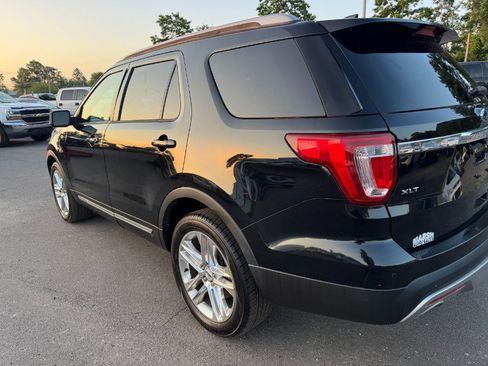 Used 2017 Ford Explorer XLT AWD/4WD image 10
