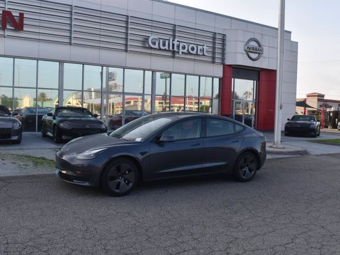 Used 2023 Tesla Model 3 Standard Range RWD image 2