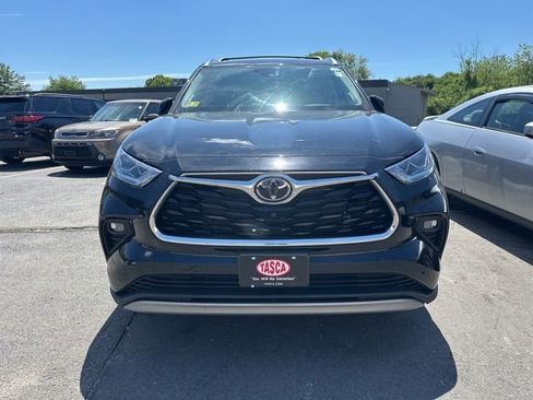 Used 2023 Toyota Highlander Platinum AWD/4WD image 2