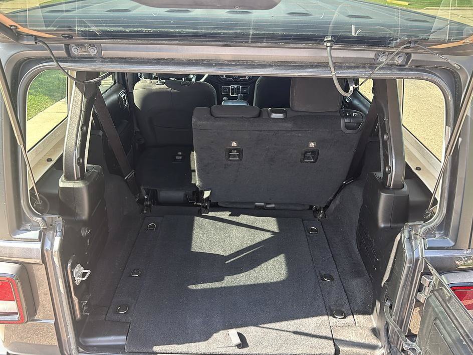 Used 2020 Jeep Wrangler Unlimited Sahara AWD/4WD image 12
