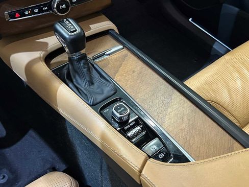 Used 2017 Volvo XC90 T6 Inscription w/ Vision Package image 22