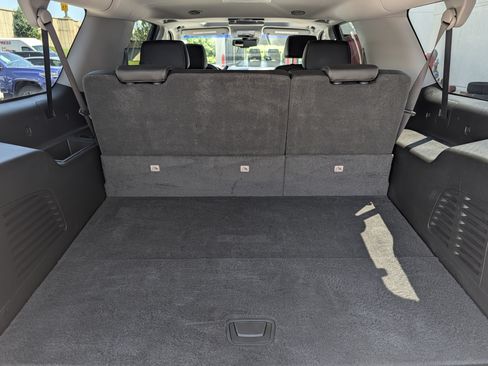 Used 2019 Chevrolet Suburban Premier AWD/4WD image 18