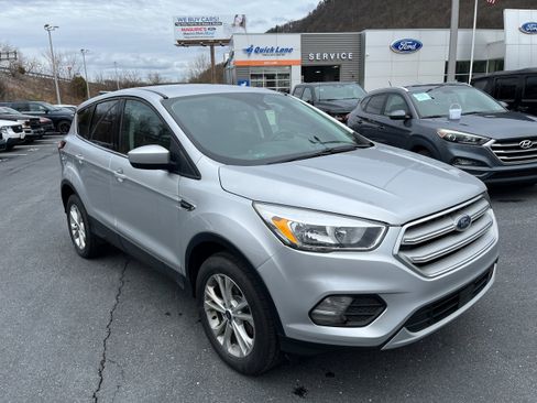 Used 2019 Ford Escape SE image 3