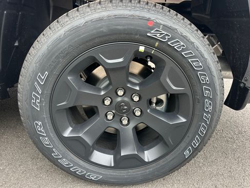 Used 2026 RAM 1500 4x4 Crew Cab image 32