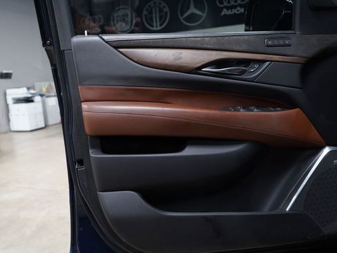 Used 2020 Cadillac Escalade Premium Luxury RWD image 9