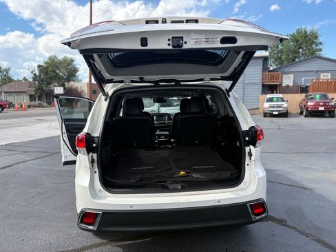 Used 2019 Toyota Highlander Limited AWD/4WD image 9