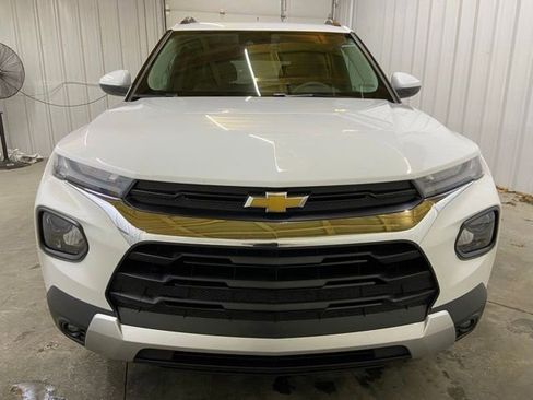 Used 2023 Chevrolet TrailBlazer LT FWD image 2