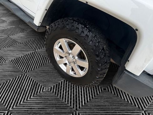 Used 2018 Jeep Wrangler Unlimited Sahara w/ Connectivity Group image 19