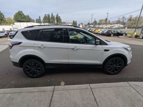 Used 2017 Ford Escape Titanium image 7