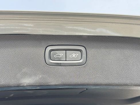 New 2026 Volvo XC90 B6 Plus w/ Protection Package Premier AWD/4WD image 16