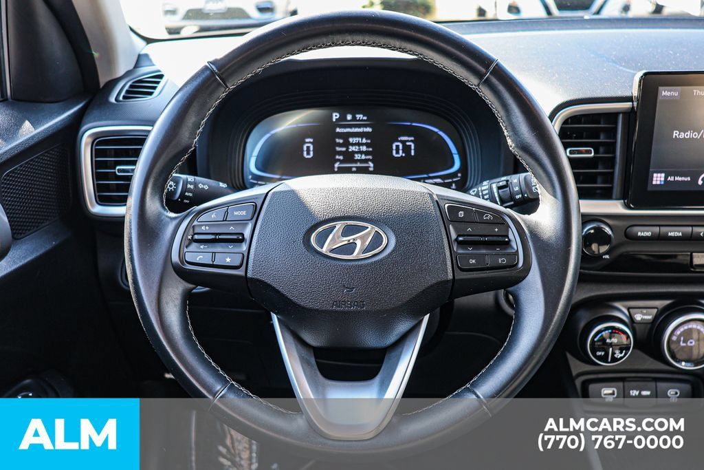 Used 2025 Hyundai Venue SEL FWD image 30