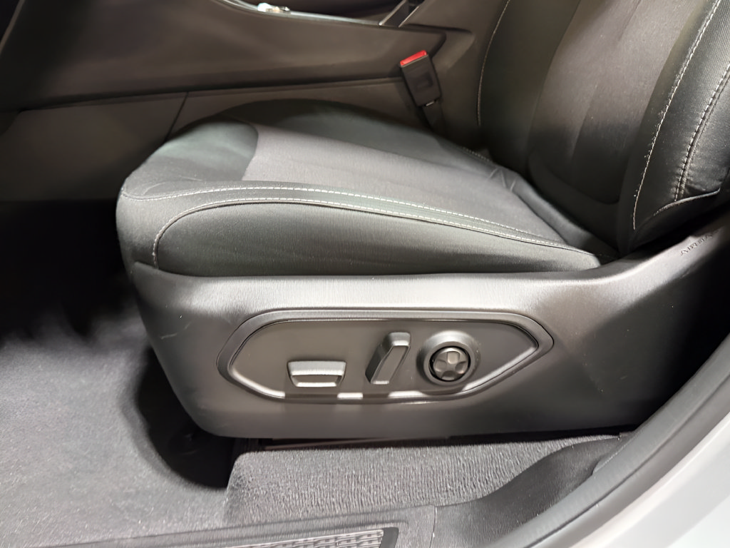 Certified 2025 Jeep Grand Cherokee Laredo X AWD/4WD image 21