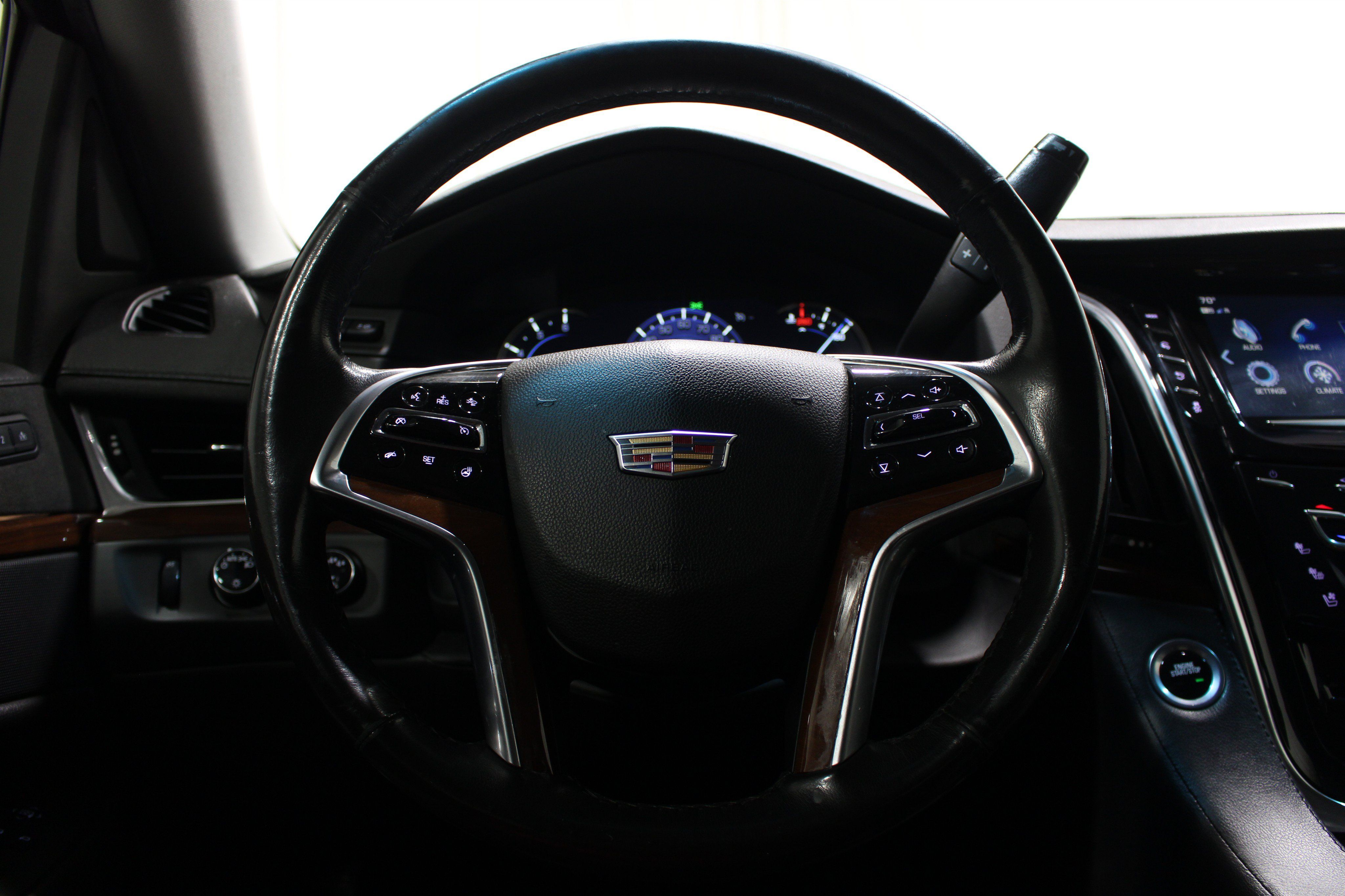 Used 2018 Cadillac Escalade Luxury AWD/4WD image 11