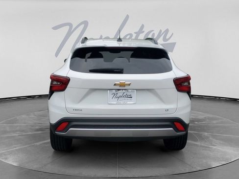 Used 2025 Chevrolet Trax LT FWD image 7