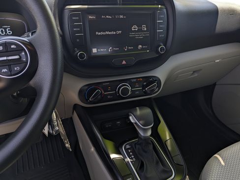 Certified 2023 Kia Soul LX w/ LX Technology Package FWD image 10