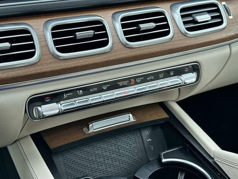 Certified 2025 Mercedes-Benz GLE 450e 4MATIC image 31