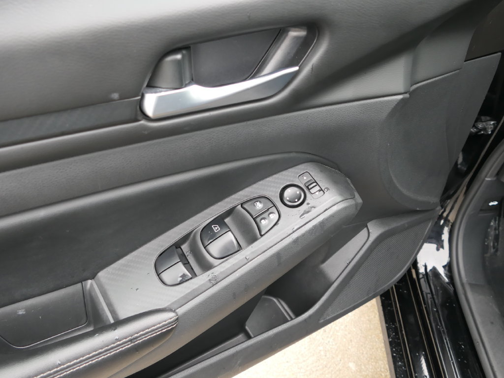 Used 2024 Nissan Altima 2.5 SV FWD image 9