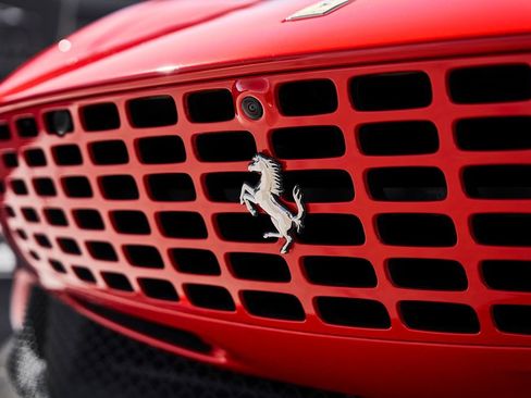 Used 2024 Ferrari Roma Spider RWD image 9