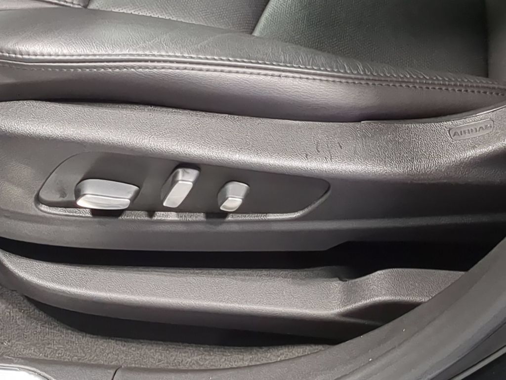 Used 2019 Cadillac XT5 Luxury FWD image 21