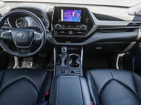 Used 2023 Toyota Highlander XLE FWD image 14