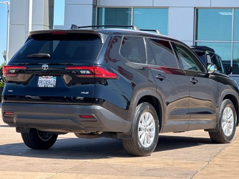 Certified 2024 Toyota Grand Highlander AWD image 4
