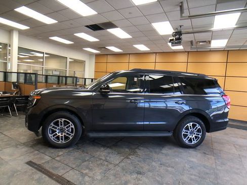 Used 2025 Ford Expedition Active AWD/4WD image 4