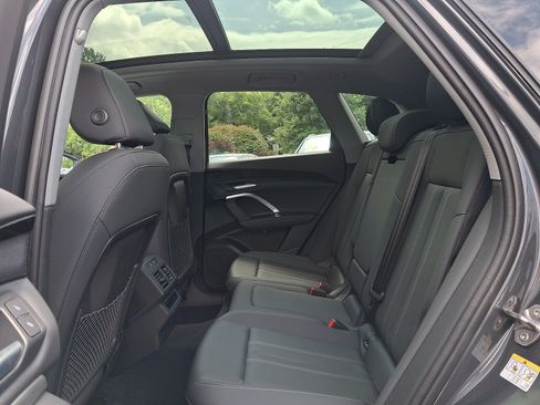 Certified 2025 Audi Q5 Premium w/ Convenience Package AWD/4WD image 10