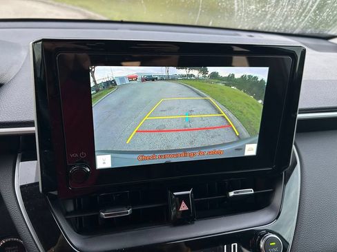 Used 2025 Toyota Corolla Cross XLE w/ Convenience Package FWD image 26