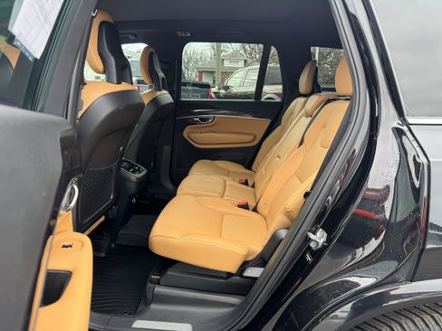 Used 2017 Volvo XC90 T6 Momentum w/ Vision Package image 12