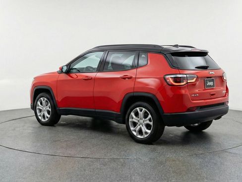 Used 2025 Jeep Compass Latitude image 6