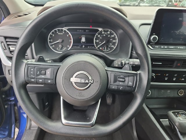Used 2023 Nissan Rogue S AWD/4WD image 12