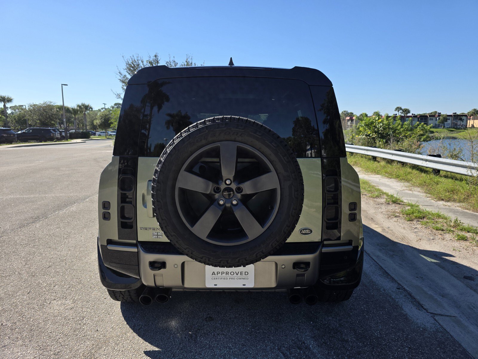Certified 2022 Land Rover Defender 110 X-Dynamic HSE AWD/4WD image 6