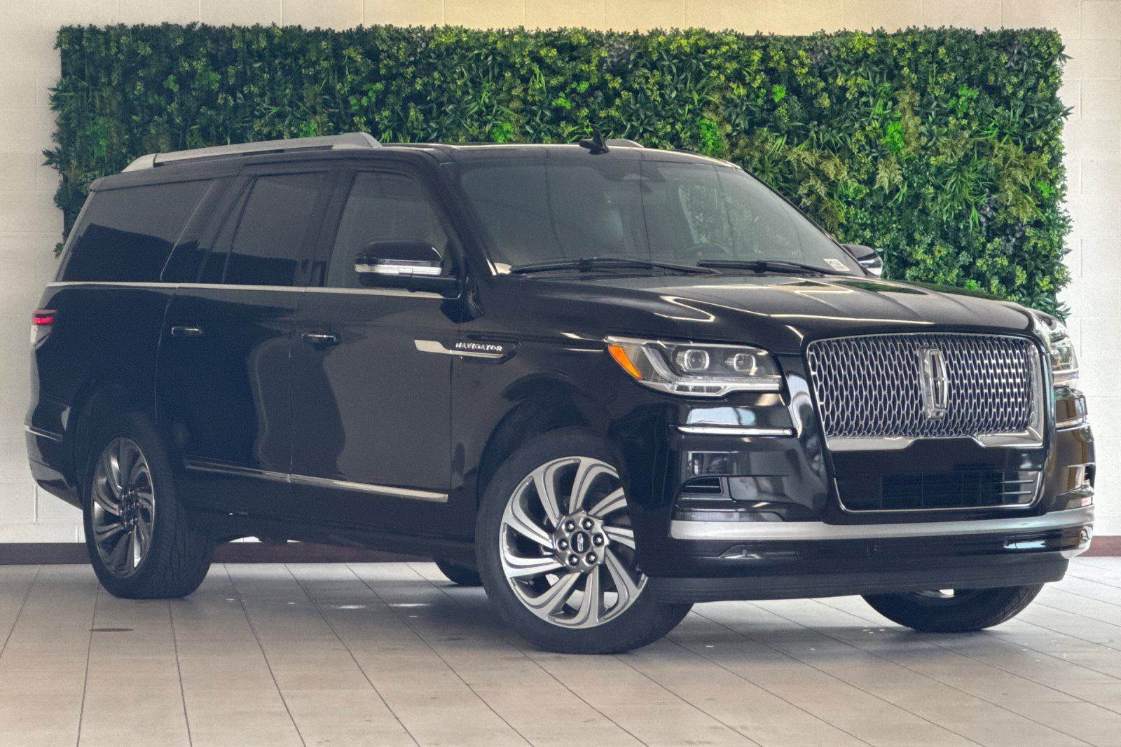 Certified 2023 Lincoln Navigator L Reserve w/ Equipment Group 201A AWD/4WD image 2
