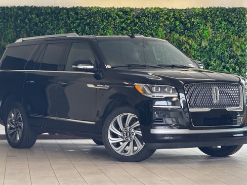 Certified 2023 Lincoln Navigator L Reserve w/ Equipment Group 201A AWD/4WD image 2