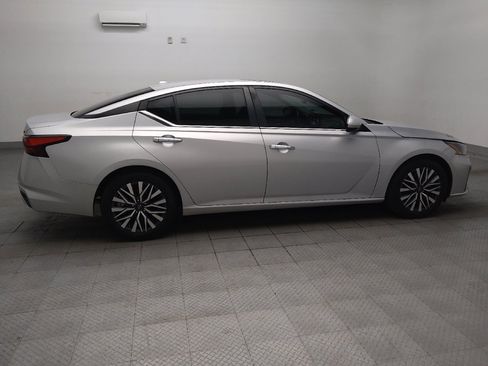 Used 2023 Nissan Altima 2.5 SV w/ SV Premium Package FWD image 10