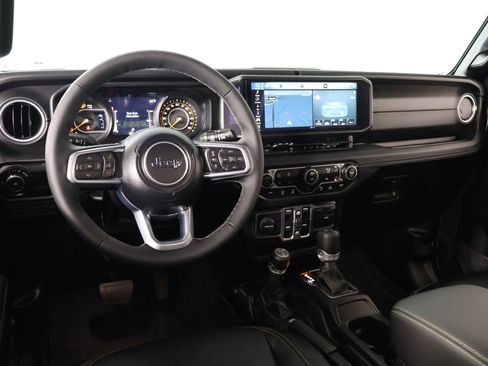 Used 2025 Jeep Wrangler Unlimited Sahara AWD/4WD image 2