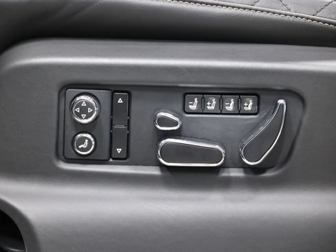 Used 2018 Bentley Bentayga AWD/4WD image 15