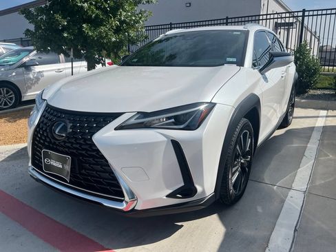 Used 2019 Lexus UX 200 FWD image 2