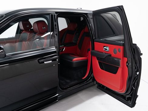 New 2025 Rolls-Royce Cullinan Black Badge w/ Leather Finishing Pack image 19