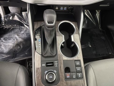 Used 2024 Toyota Highlander Platinum image 29