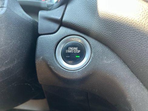 Used 2018 Chevrolet Equinox LT FWD image 30