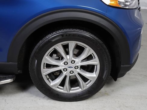 Used 2021 Ford Explorer XLT image 5