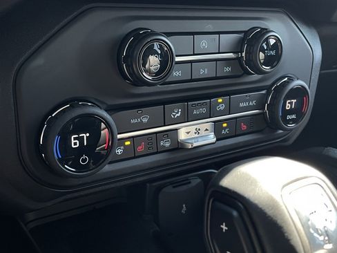 Used 2025 Ford Bronco Badlands image 17