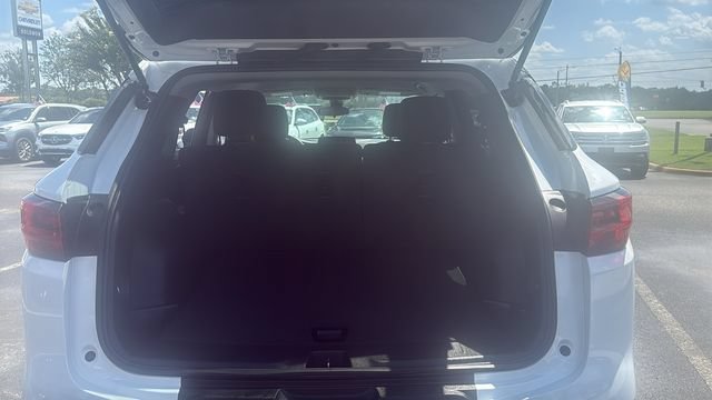 Used 2025 Chevrolet Blazer LT FWD image 11