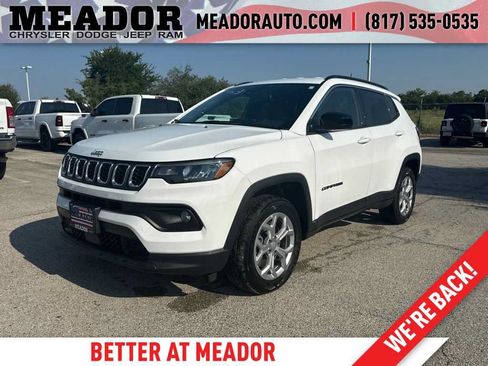 Used 2024 Jeep Compass Latitude AWD/4WD image 1