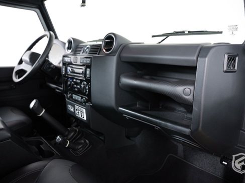 Used 1991 Land Rover Defender 110 image 33