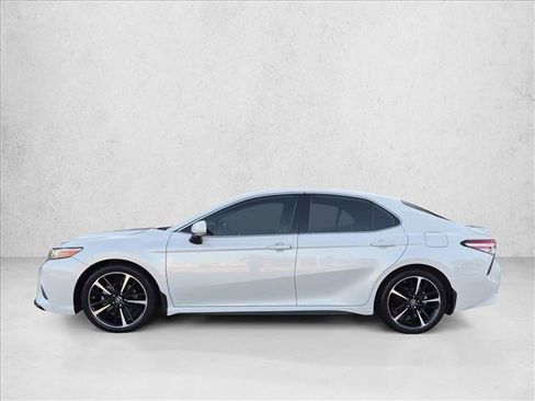 Used 2020 Toyota Camry XSE FWD image 5