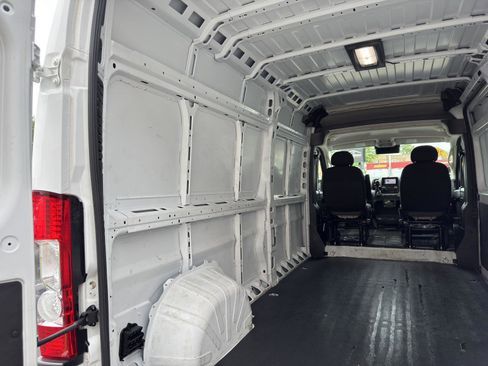 Used 2025 RAM ProMaster 2500 w/ Convenience Group FWD image 10