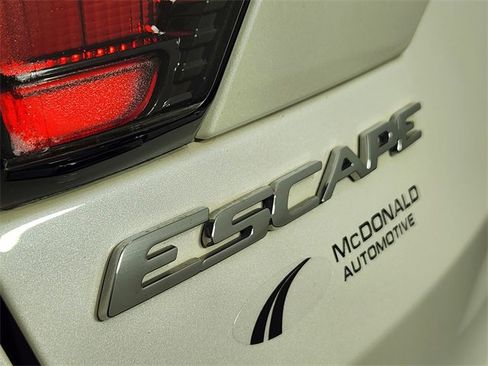 Used 2017 Ford Escape Titanium image 8